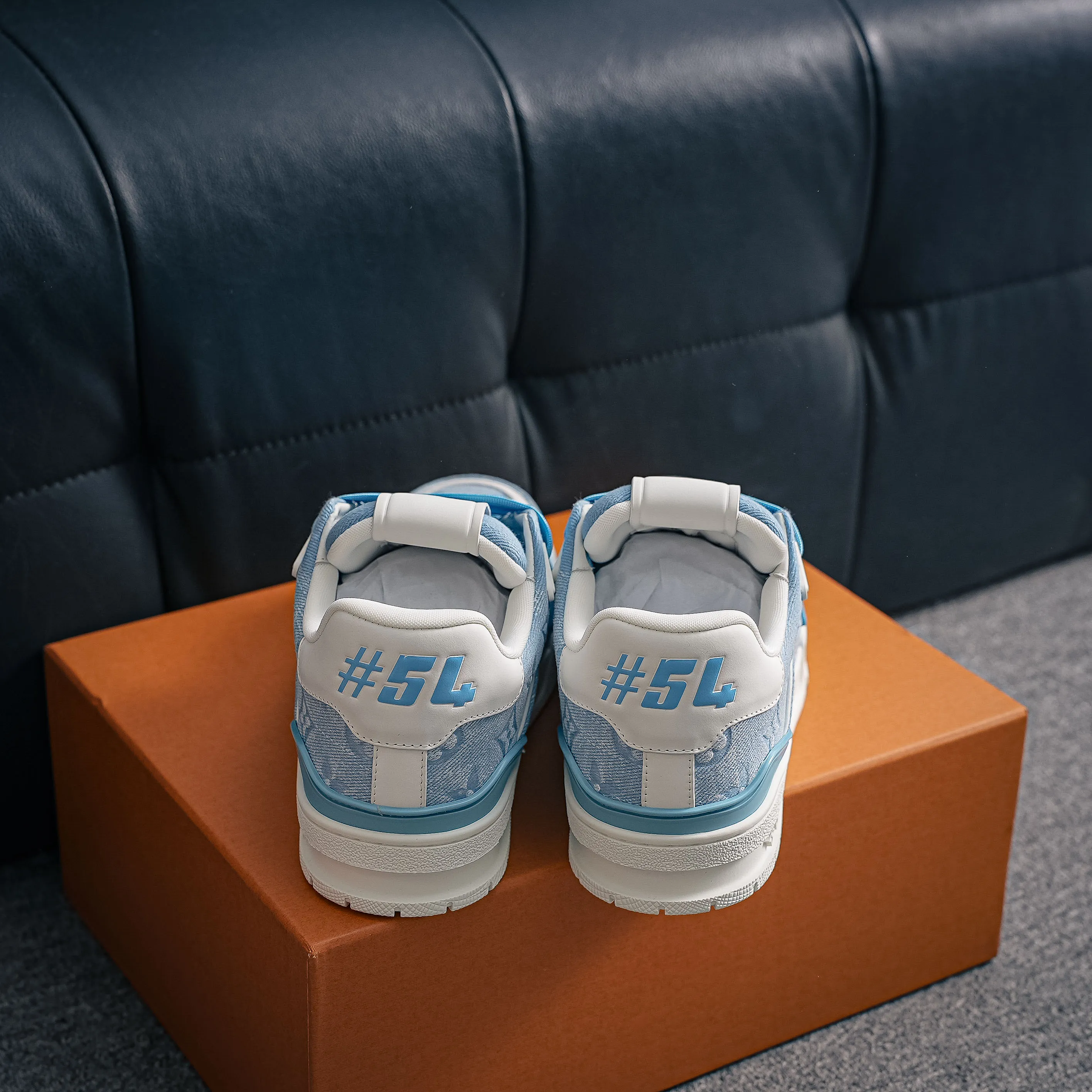 # LV- - trainer 2026 New Arrival 1：1 ！！ Shoes Cowhide Leather ， LOGO ， Breathable ， 。